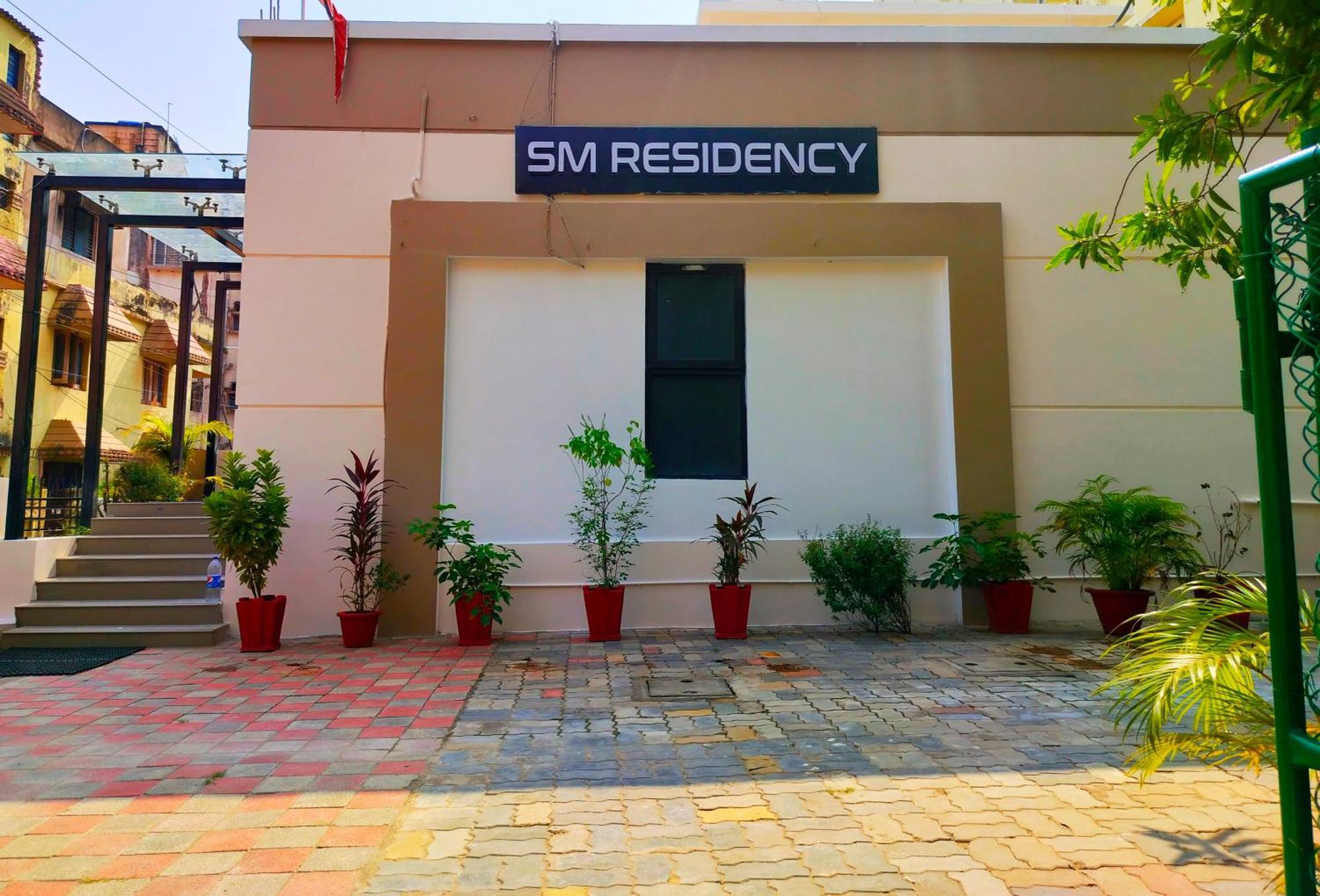 Sm Residency Hotel บูบันเนสชวาร์ ภายนอก รูปภาพ
