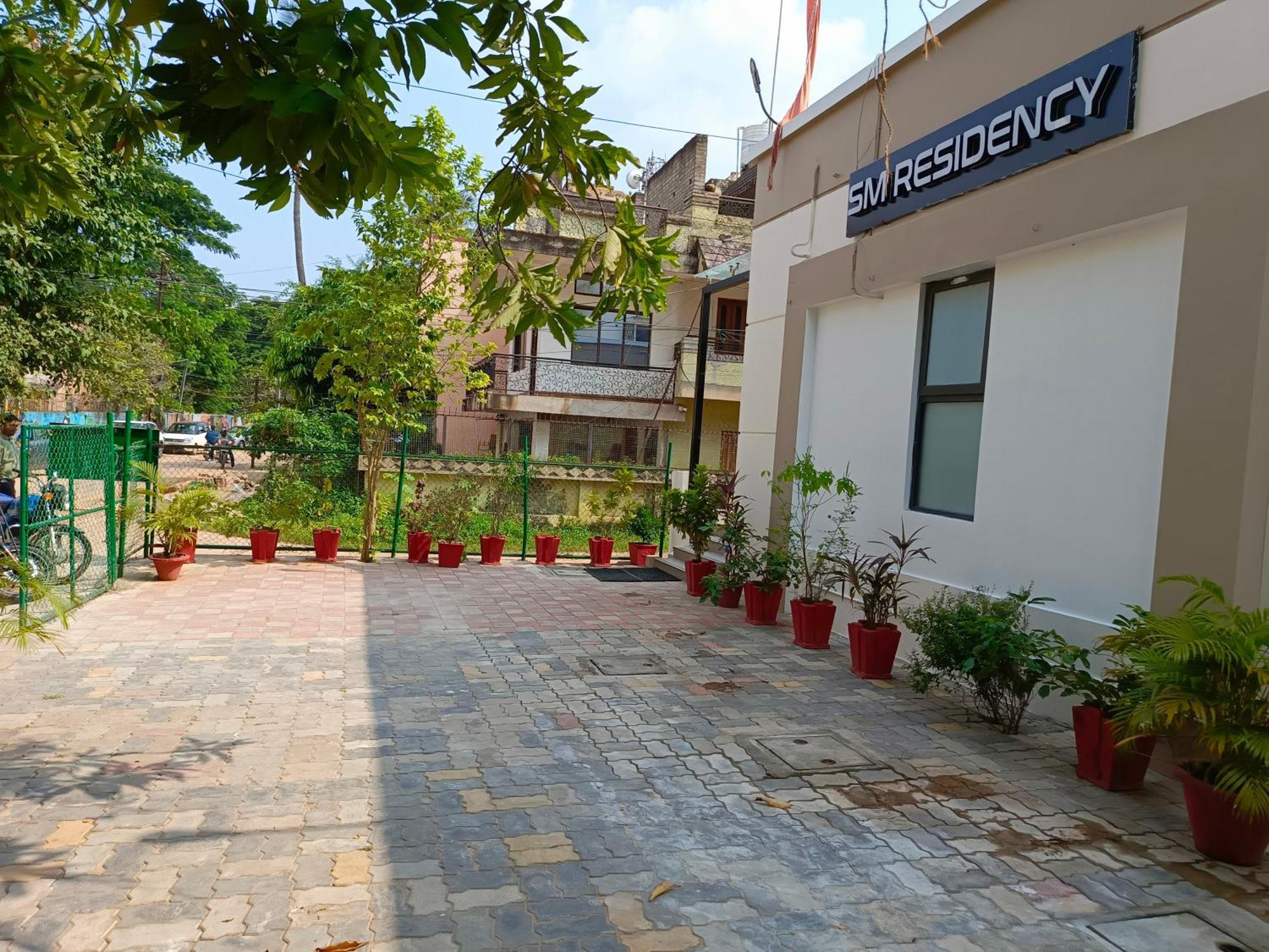Sm Residency Hotel บูบันเนสชวาร์ ภายนอก รูปภาพ