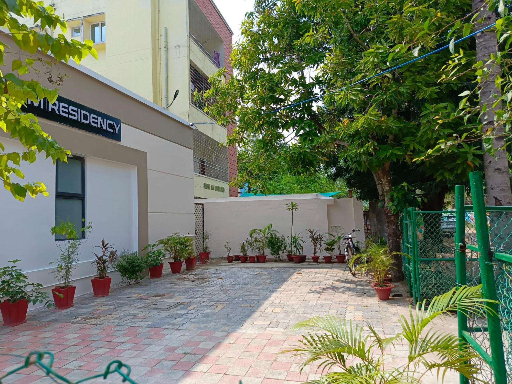 Sm Residency Hotel บูบันเนสชวาร์ ภายนอก รูปภาพ