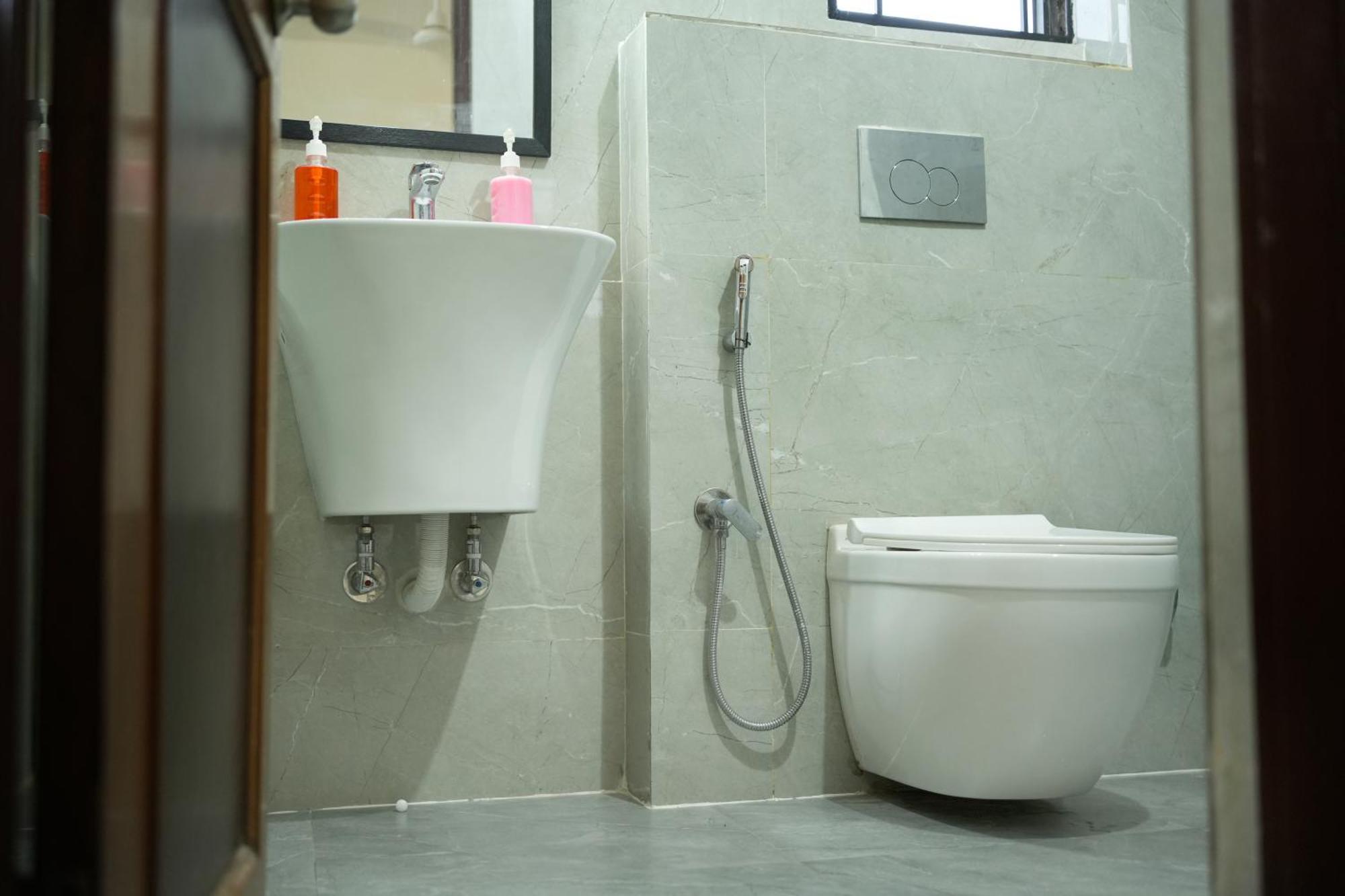 Sm Residency Hotel บูบันเนสชวาร์ ภายนอก รูปภาพ
