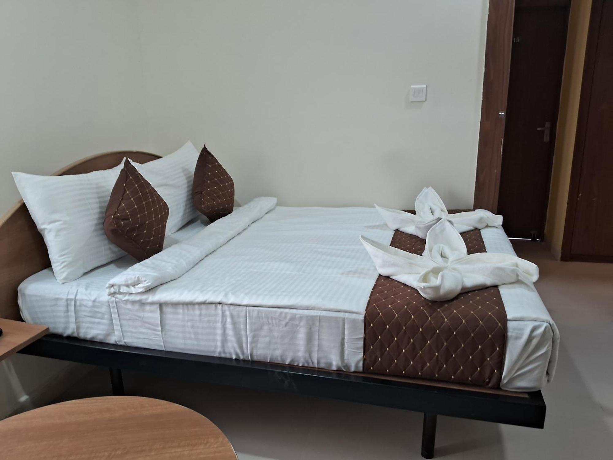 Sm Residency Hotel บูบันเนสชวาร์ ภายนอก รูปภาพ